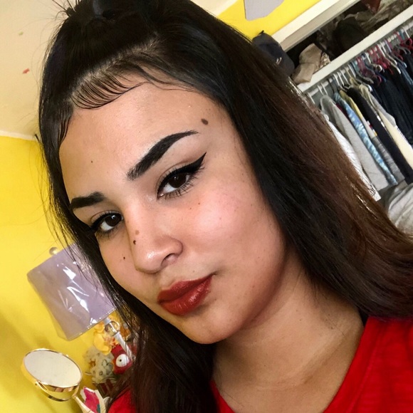 Meet your Posher, Sandy - Picture 1 of 1